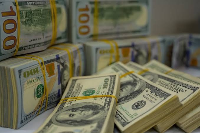 نيويورك تايمز: واشنطن تستأنف إرسال شحنات الدولار إلى العراق - عاجل