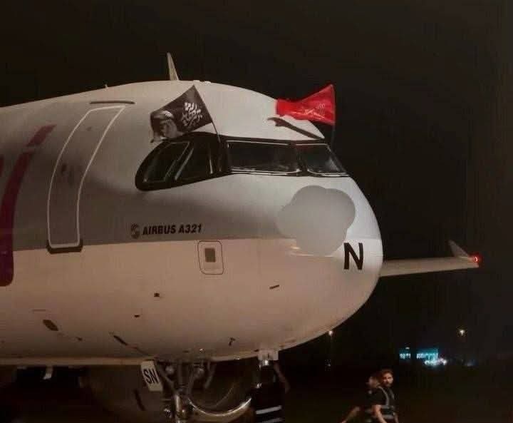 وصول جثمان السيد الخامنئي إلى مطار النجف