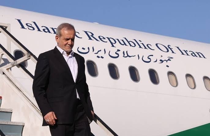 الرئيس الإيراني مسعود بزشكيان يصل إلى مطار النجف