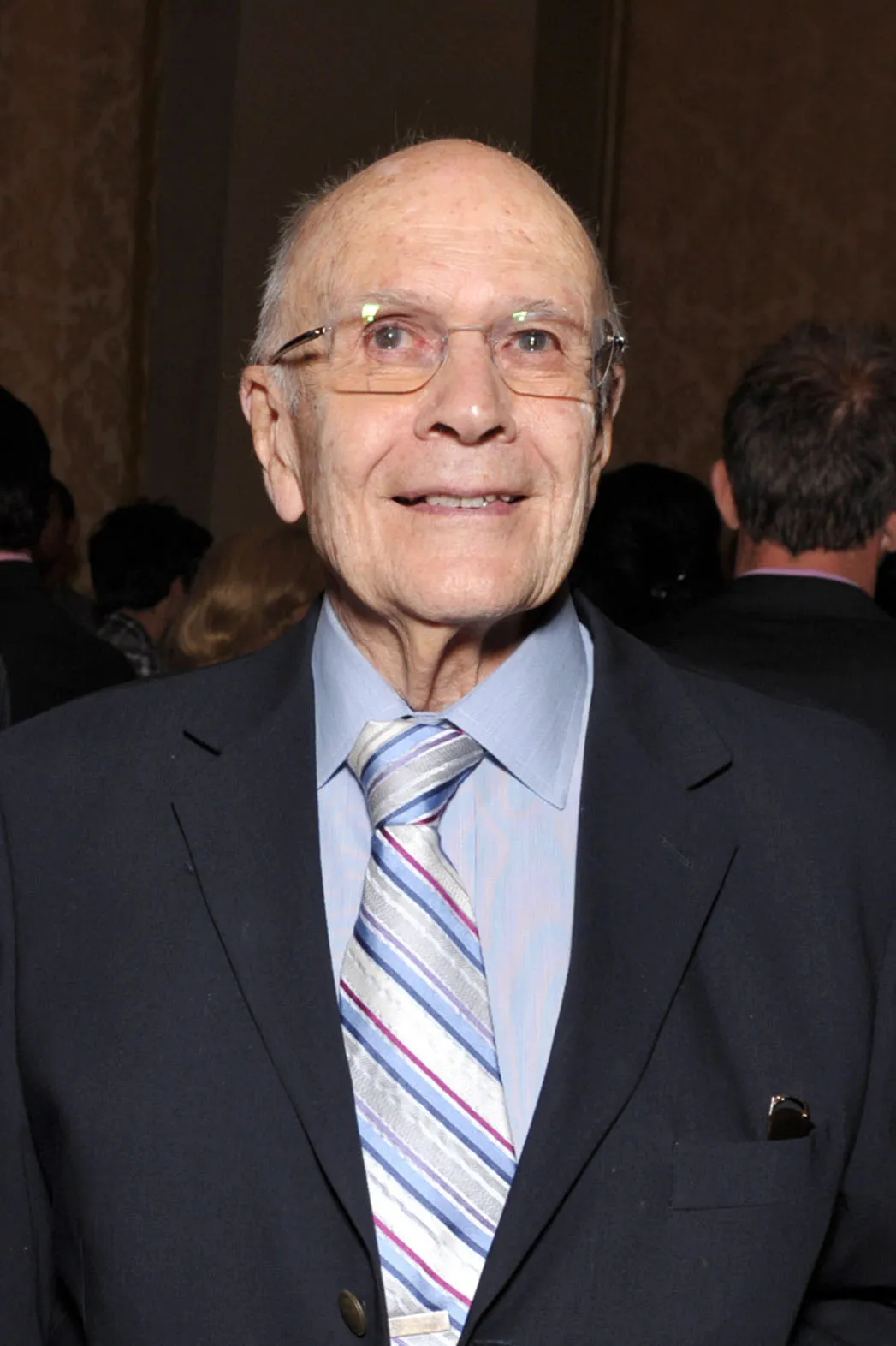 Dixon Dern, Influential Entertainment Lawyer, Dies at 97