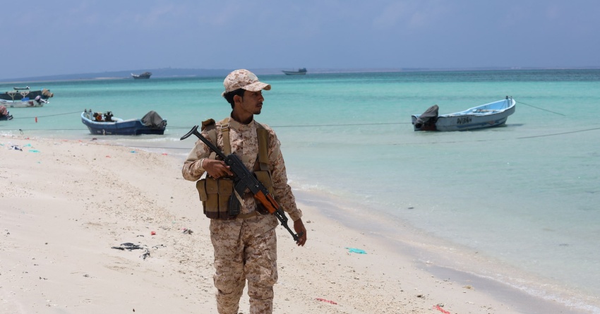 الحوثيون يعلنون استهداف ناقلتين سعوديتين في البحر الأحمر