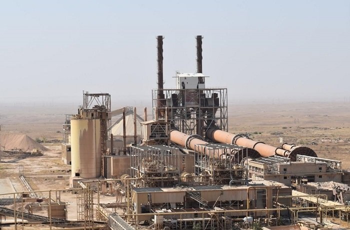 عمليات بغداد تغلق معامل لإنتاج الإسفلت المخالفة شمالي العاصمة