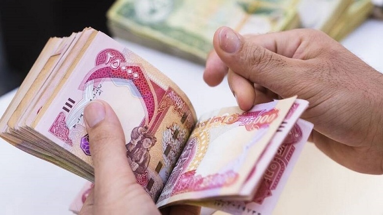 الرواتب تنتظر السيولة.. أزمة التمويل تؤجل مستحقات الموظفين