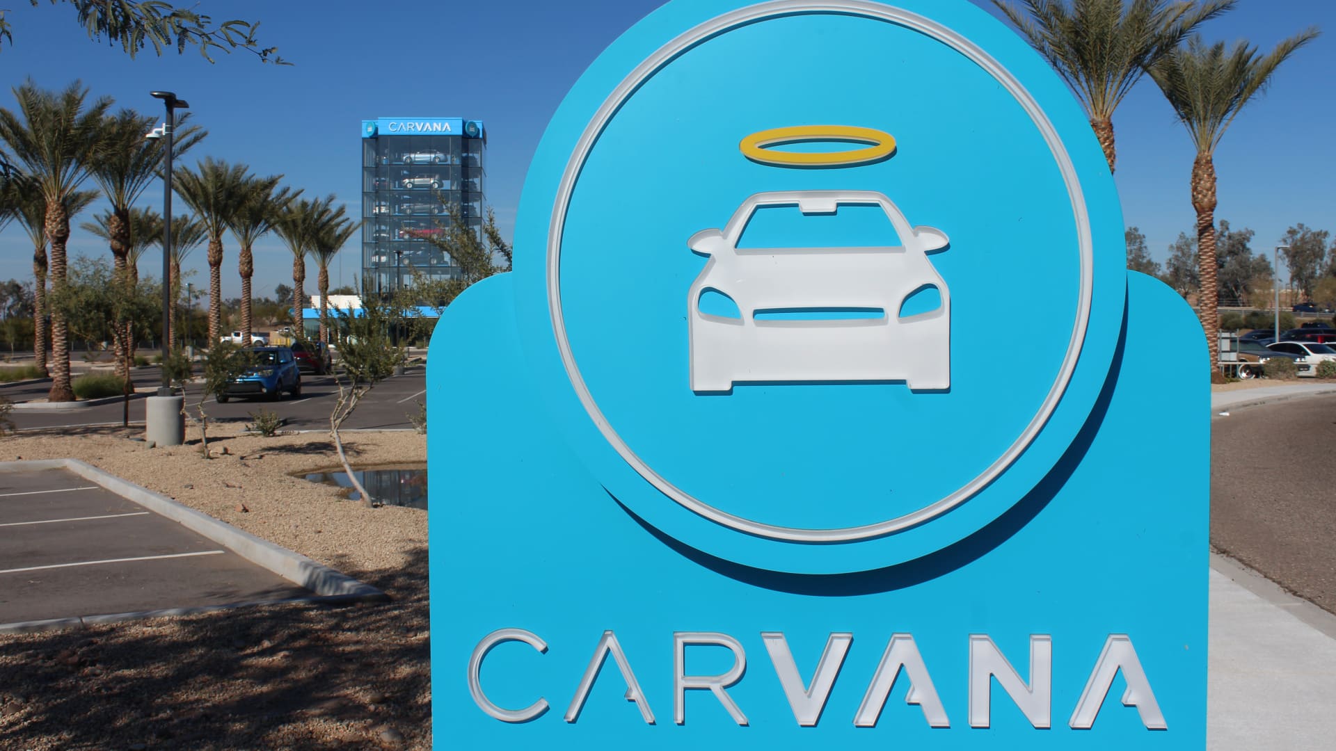 Carvana stock falls 15% as auto retailer's 2026 earnings guidance misses Wall Street's expectations