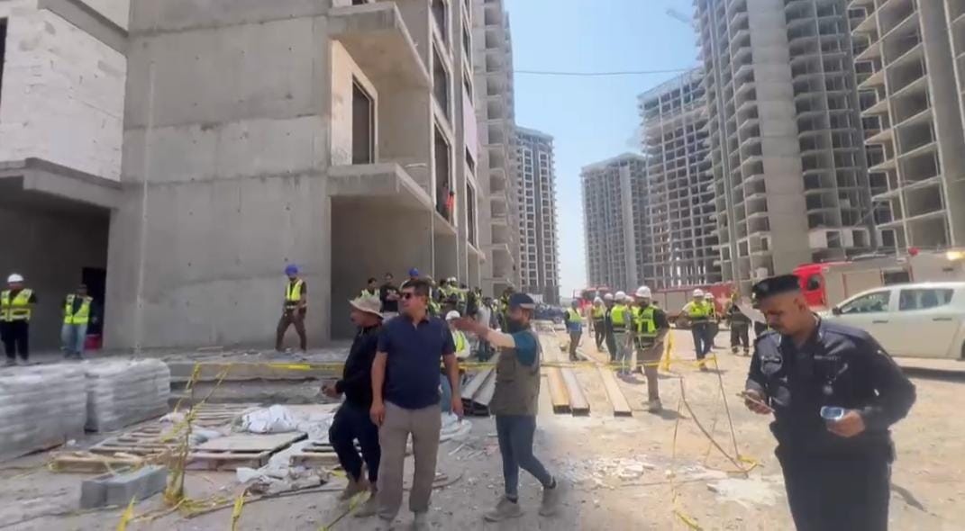 الدفاع المدني ينقذ ثلاثة عمال إثر انهيار سقالة بناء في الكرخ