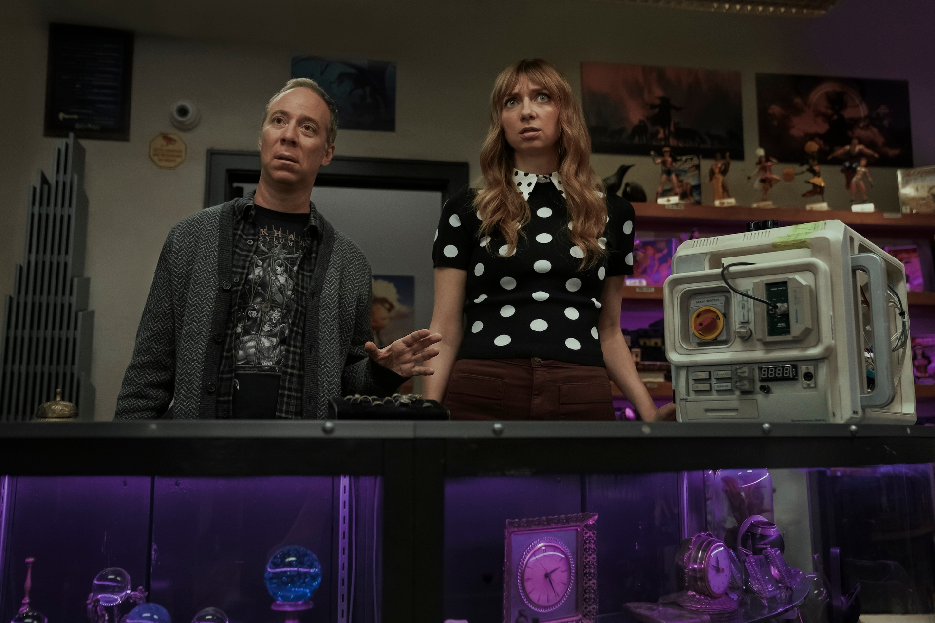 ‘Stuart Fails to Save the Universe’ Producers on Episode 2’s Surprise Kaley Cuoco Cameo As an Alternate Penny