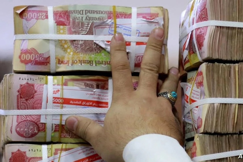العراق يدخل في حالة "العسرة المالية".. وتحذير من أزمة أشد