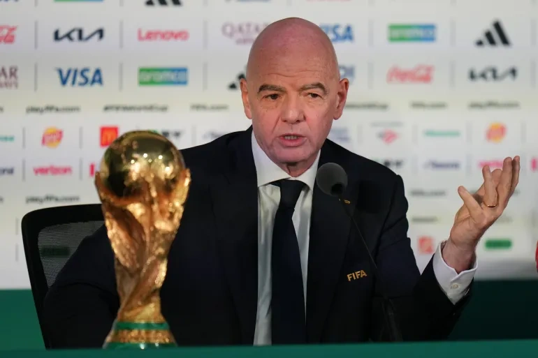 أول تعليق من إنفانتينو بعد فشل مشروع بيع كأس العالم