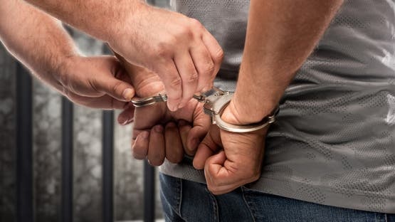 توقيف ضابط ومنتسبين بعد الاعتداء على نزيلة في الديوانية