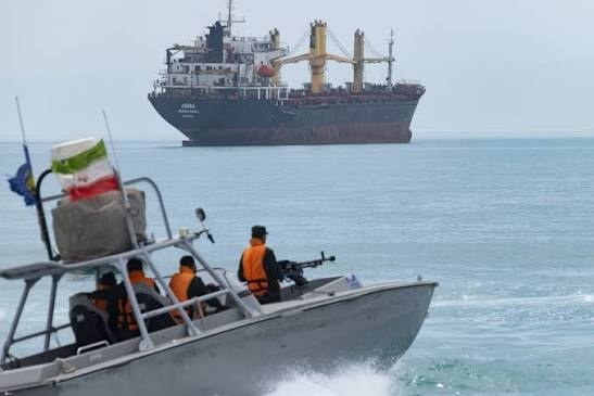 إيران تعتزم فرض قواعد جديدة في مضيق هرمز