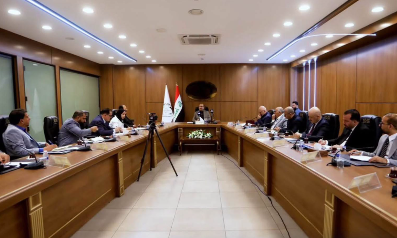 محافظ بغداد يطلق خطة "تصحيح المسار البلدي" ويتعهد بحماية المدراء من الضغوطات