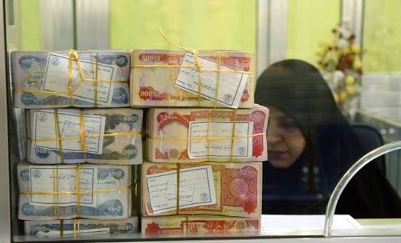تأخر الرواتب يضغط على الاقتصاد العراقي.. تحذيرات من اتساع الأزمة المعيشية وانكماش الأسواق - عاجل