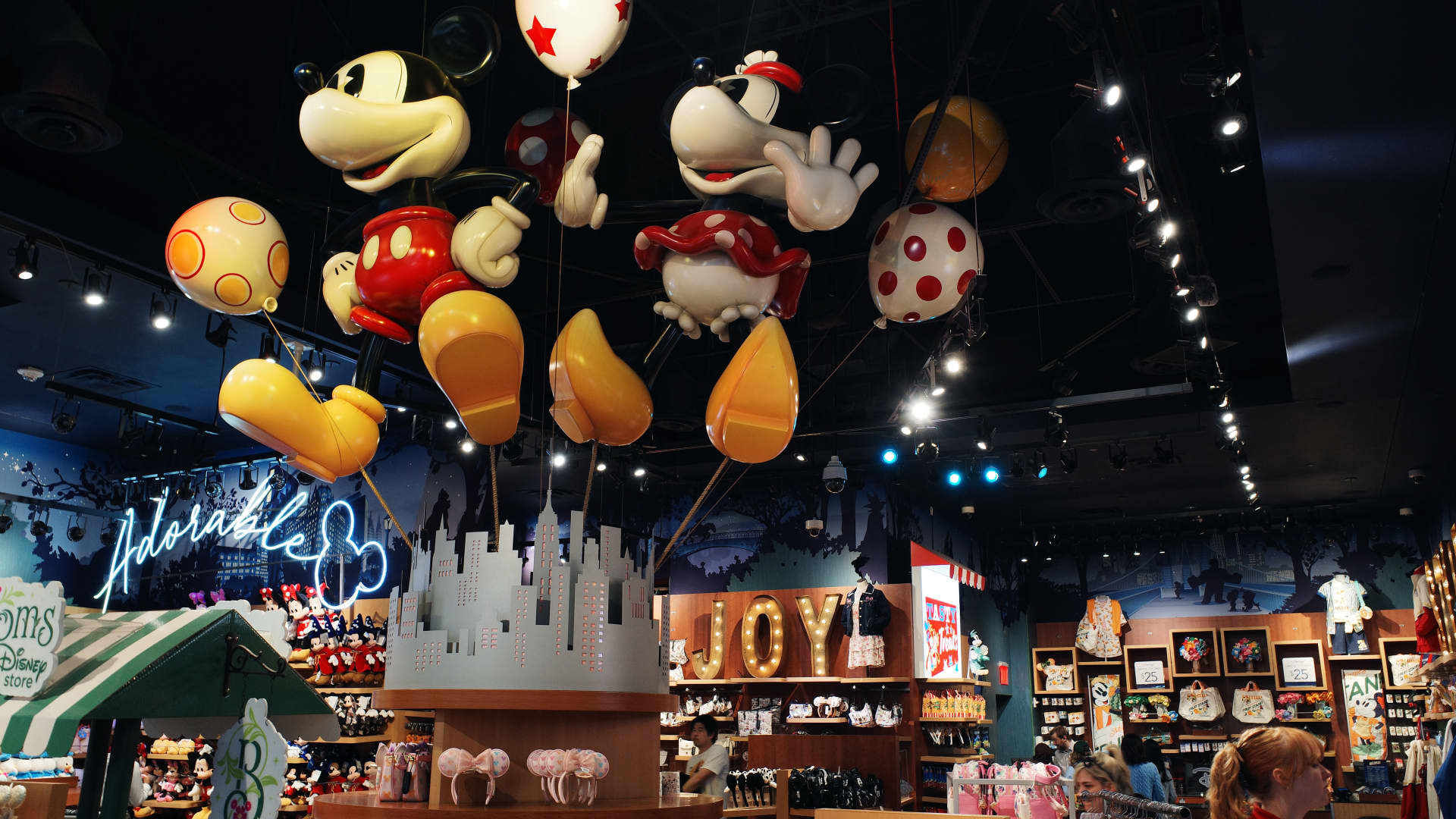 Here's what to expect when Disney reports earnings before the bell