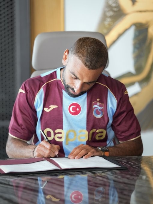 رسمياً.. محمد صلاح يوقع عقدا لمدة عامين مع طرابزون سبور التركي