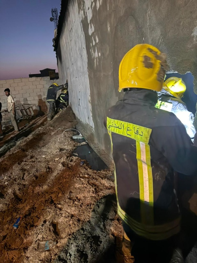 اخماد حريق بمعمل كارتون في شط العرب