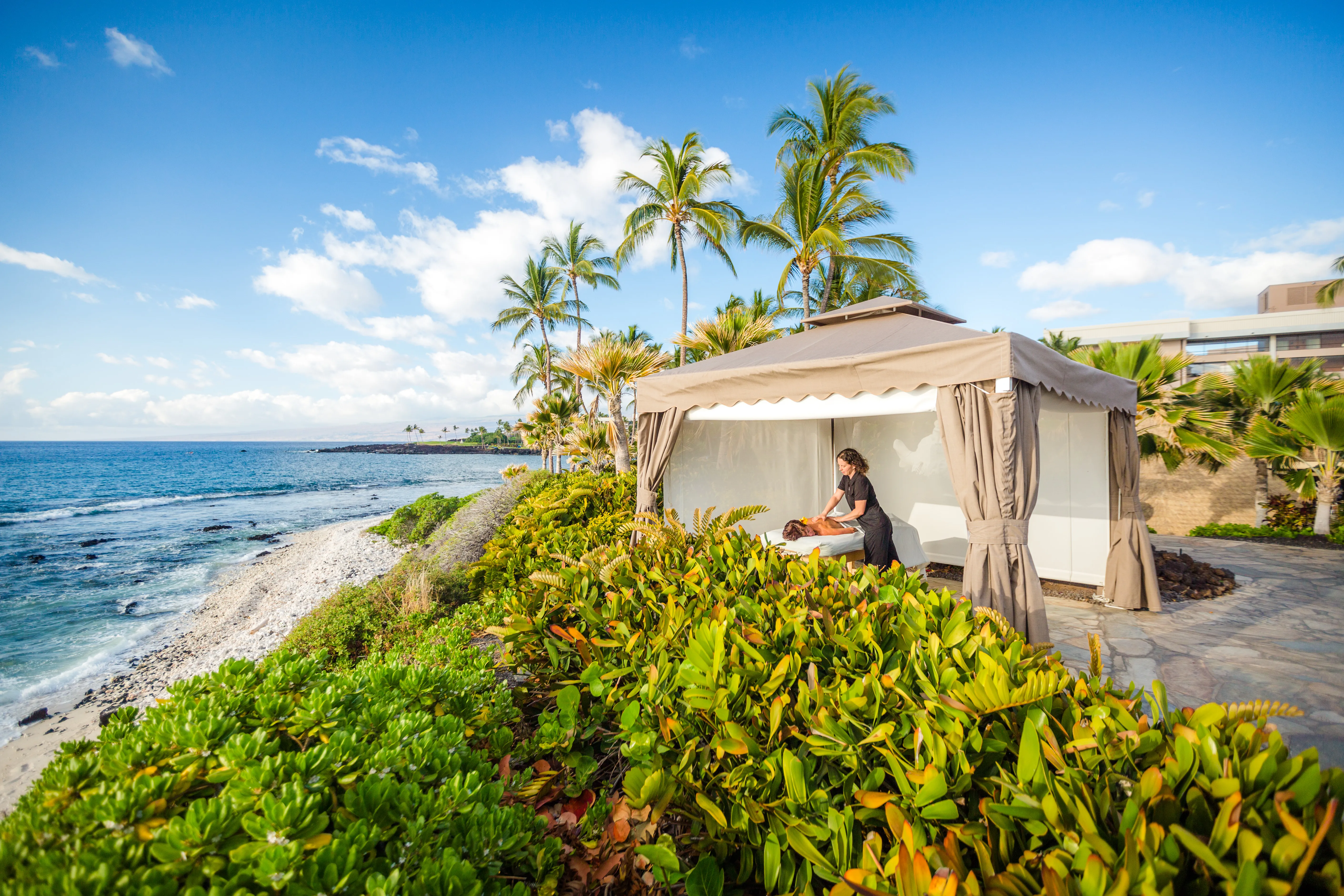 The Best Hilton Hotels in Hawaii: From a 22-Acre Waikiki Resort to Charming, Boutique Abodes