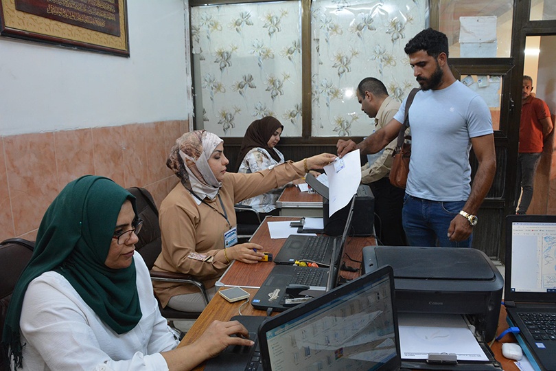 مرصد اقتصادي يرفض مقترح إجازة الموظف الطويلة ويحذر من أعباء مالية على الموازنة