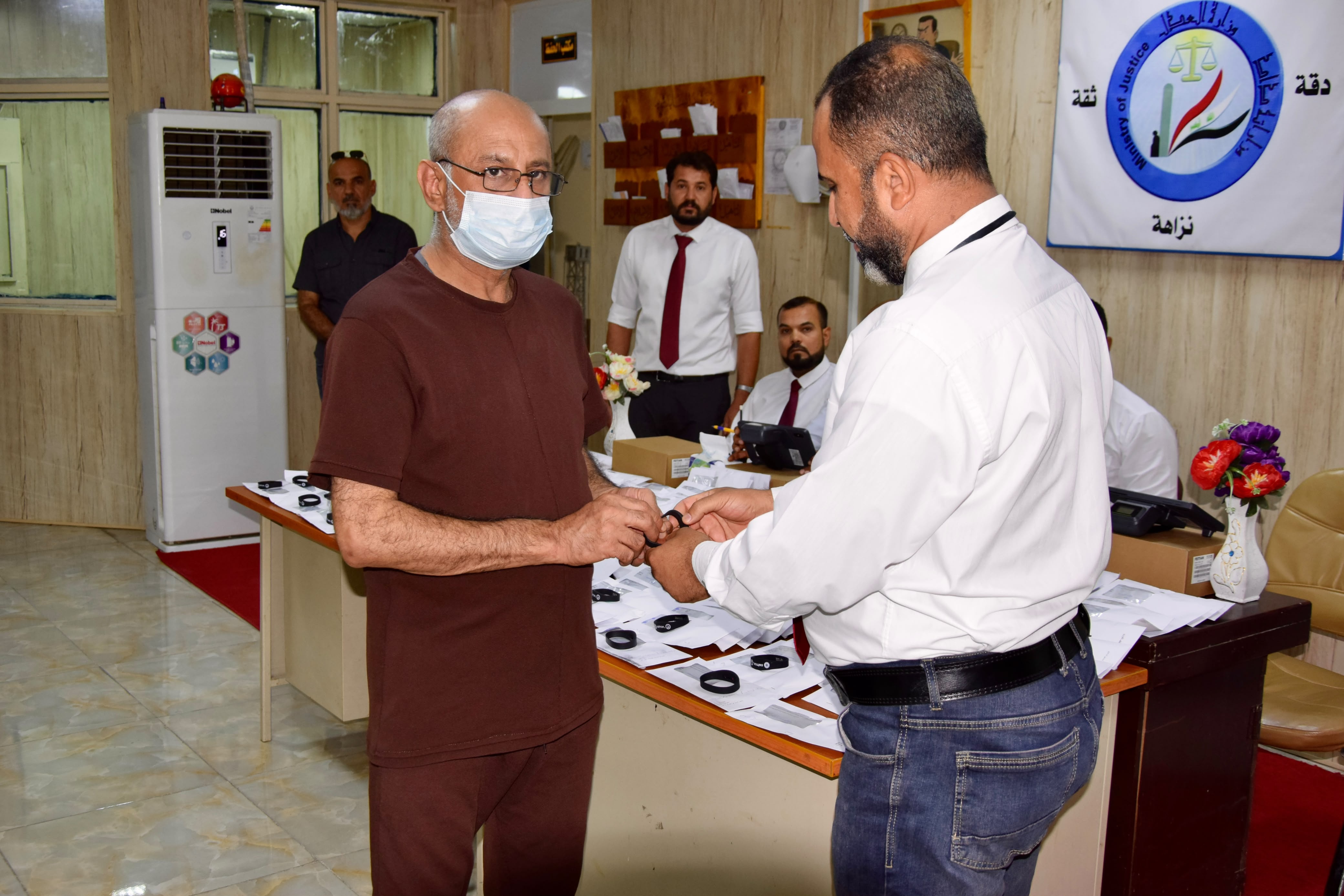 وزارة العدل: استكمال المرحلة الأولى من مشروع السوار الإلكتروني لنزلاء سجن الناصرية