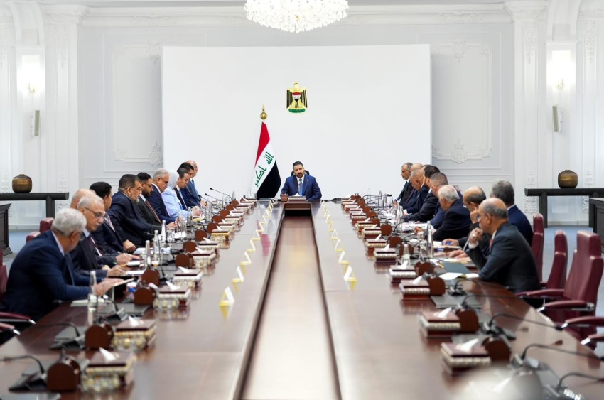 الزيدي يوجه بتطوير منافذ تصدير النفط لمواجهة تداعيات أزمة مضيق هرمز