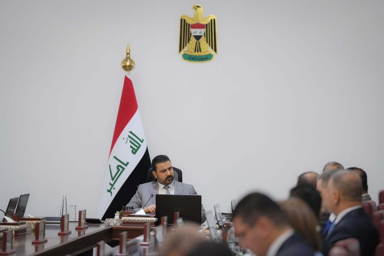 قرارات مفاجئة في جلسة مجلس الوزراء.. النفط والكمارك والكهرباء أبرزها