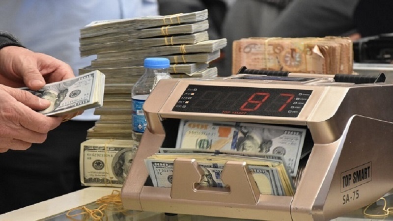 أسعار الصرف تسجل انخفاضا جديدا عند افتتاح بورصة بغداد