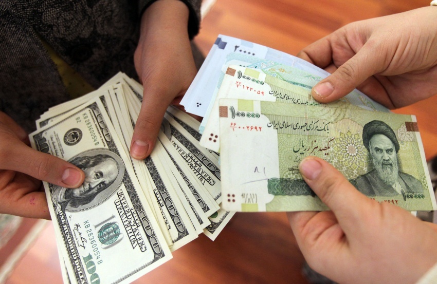 انهيار اخر للعملة الإيرانية.. 21 مليون تومان مقابل 100 دولار