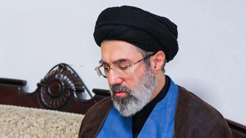 المرشد الإيراني: إيران وجبهات المقاومة العزيزة ستلقن العدو الأمريكي درسا