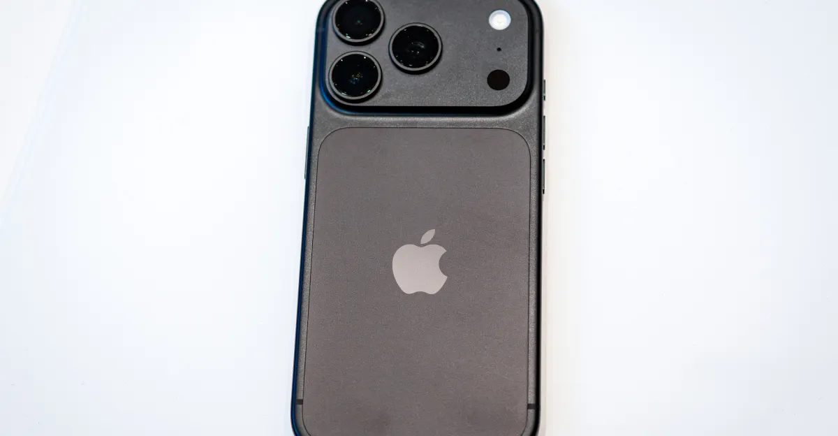 The black iPhone Pro returns
