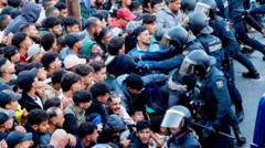 Police begin operation to move migrants from Ceuta beaches