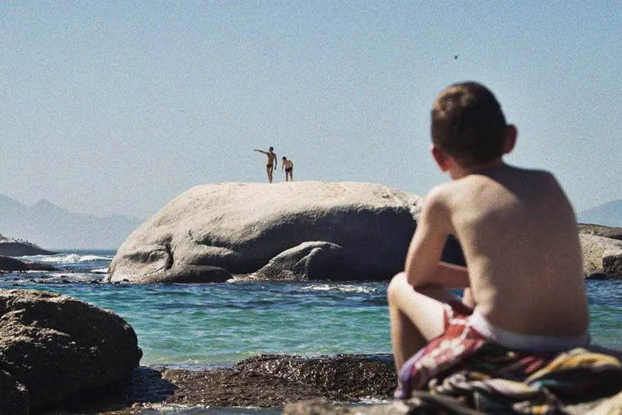 ‘The Smell of Apples’ Review: A Sun-Soaked but Chilling Child’s-Eye View of Apartheid-Era Privilege and Denial