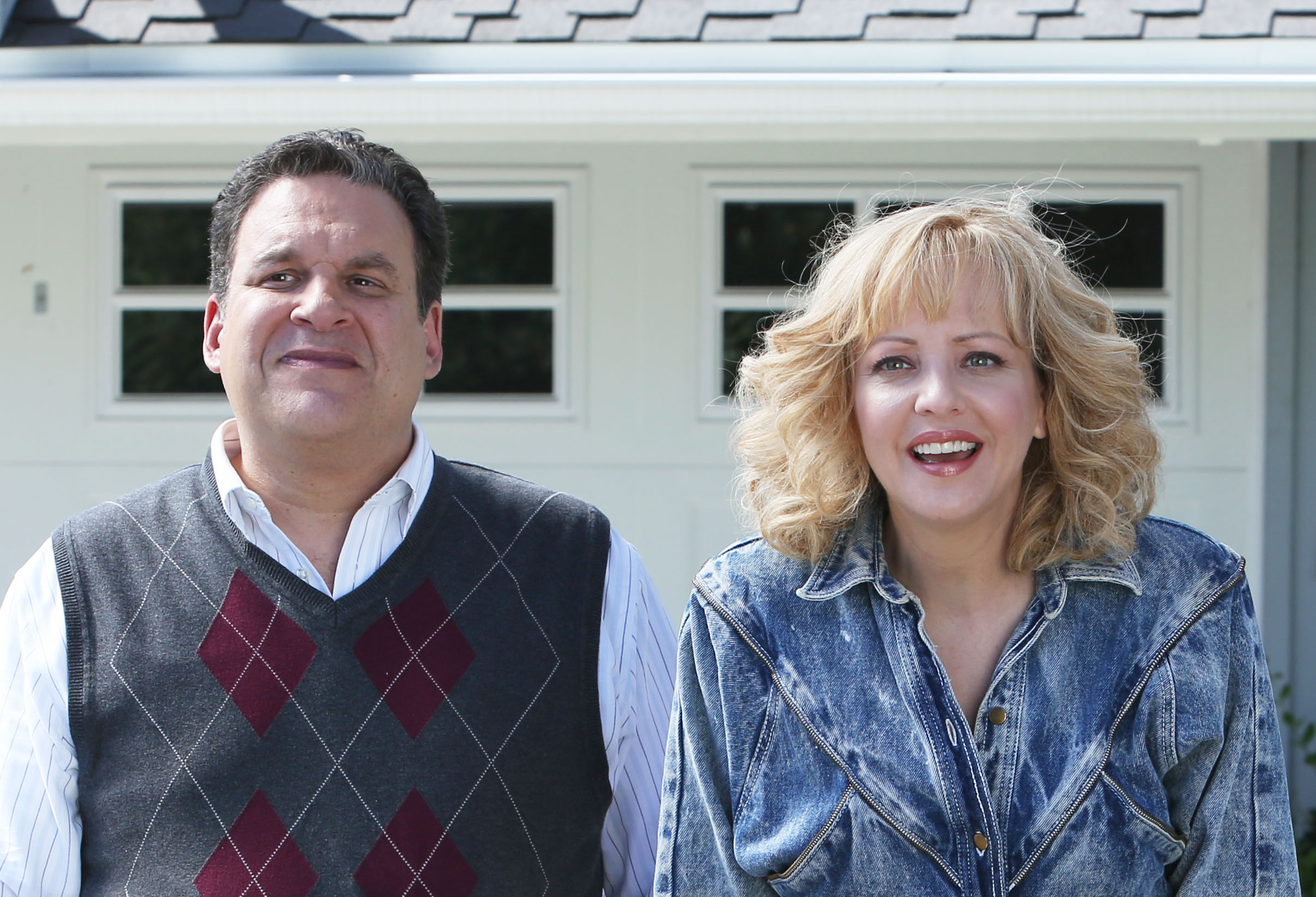Jeff Garlin Says ‘Undiagnosed Bipolar’ Made Him ‘Mean’ on ‘The Goldbergs’ Set; Wendi McLendon-Covey Responds: ‘I Remember Things Differently’