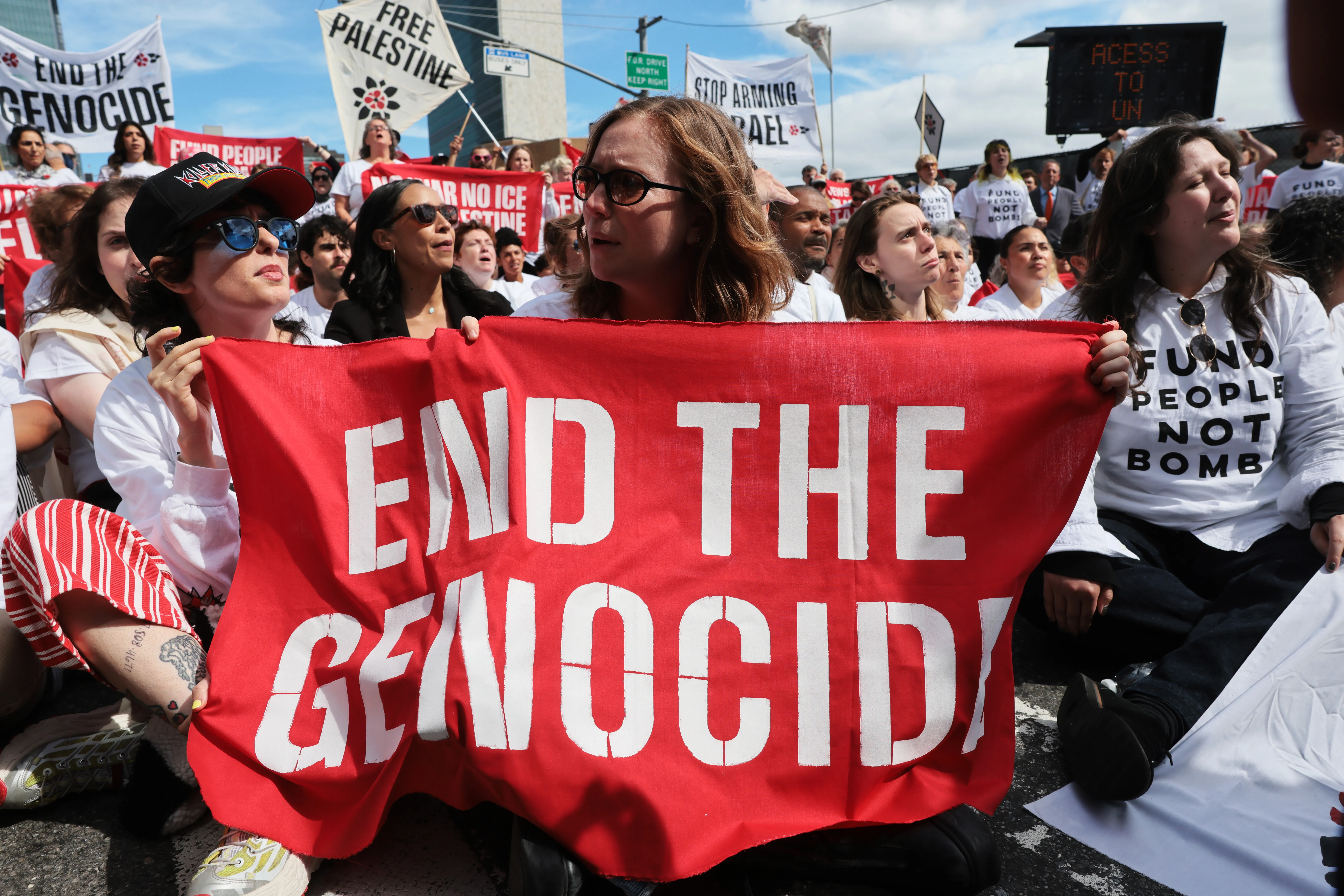 Hannah Einbinder Speaks Out After Netanyahu Protest: ‘Let Us Not Mistake the Spectacle for the Story’