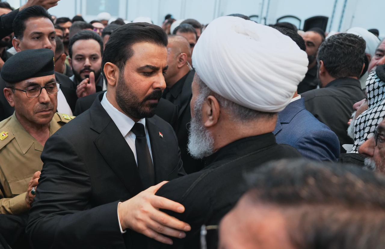 رئيس الوزراء علي الزيدي يحضر مجلس عزاء المرجع محمد إسحاق الفياض في النجف الأشرف