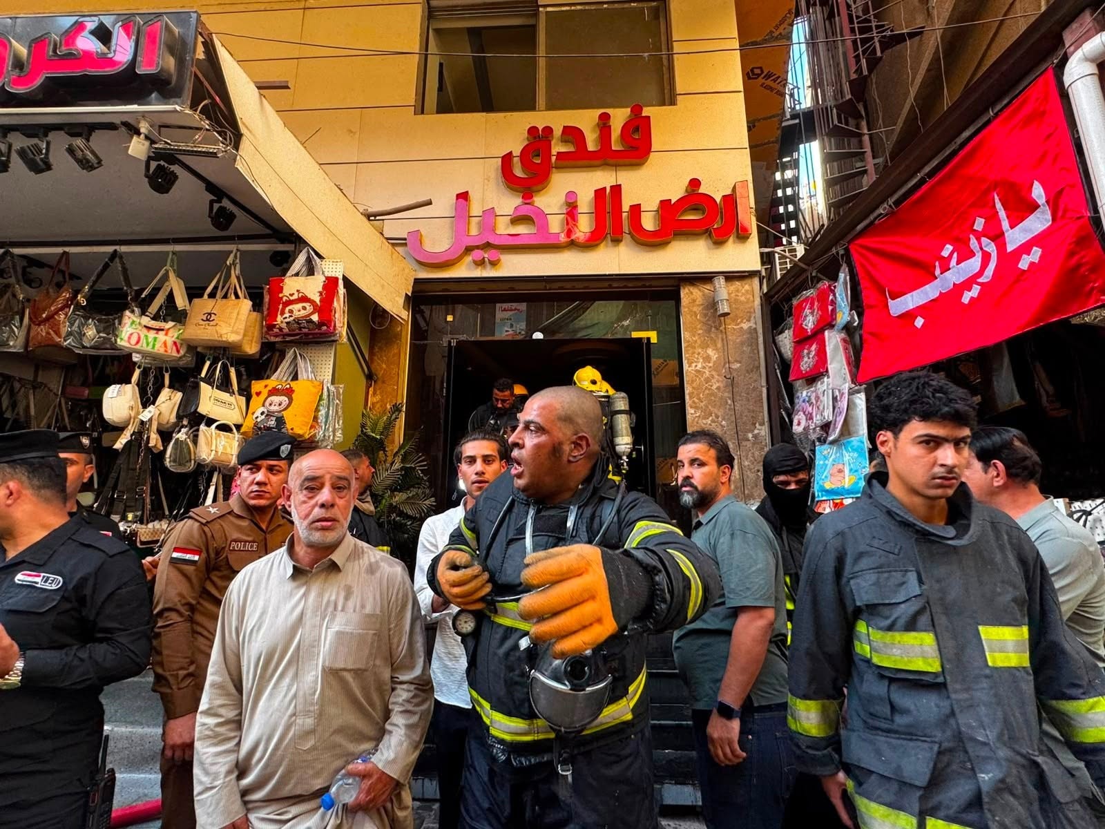 الدفاع المدني يخمد حريق فندق في كربلاء ويخلي 70 نزيلاً دون إصابات